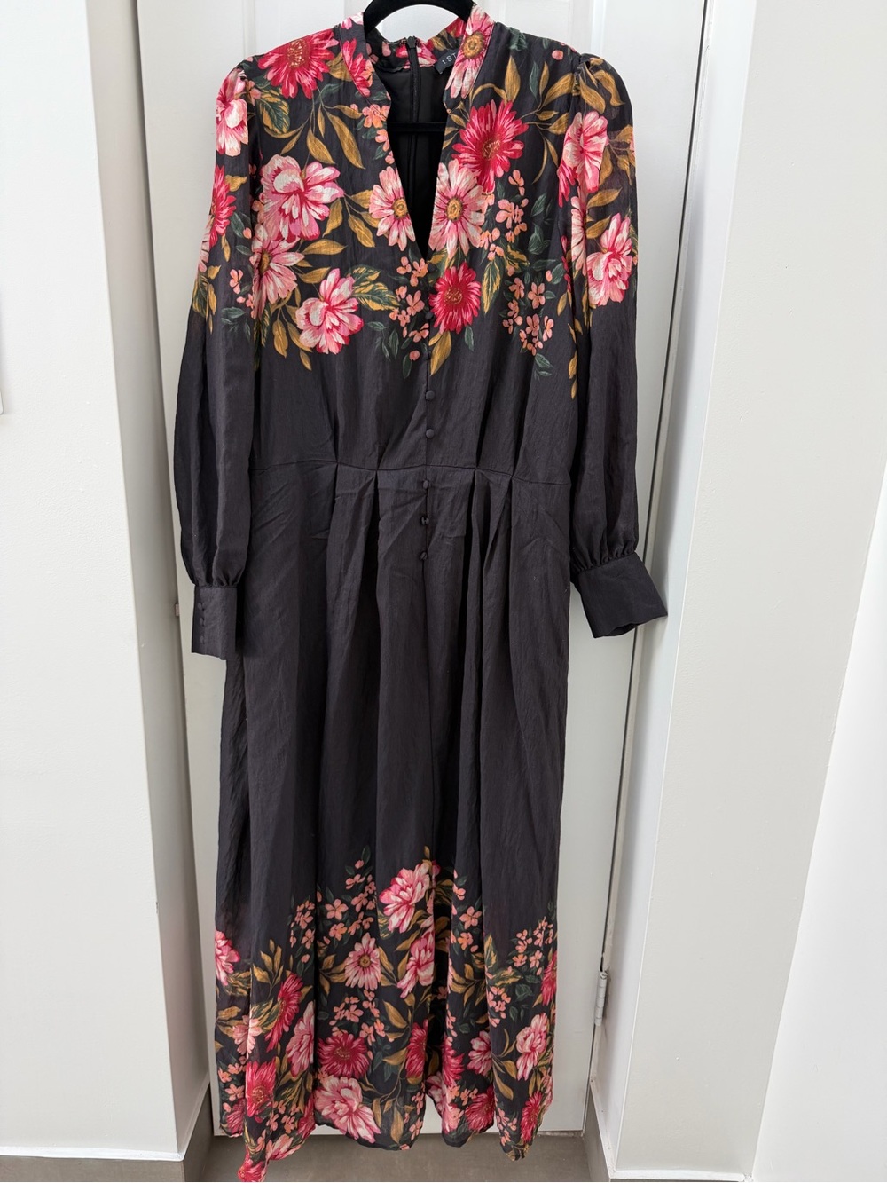 1 State Floral Long Sleeve Maxi Dress - Black with Pink Large